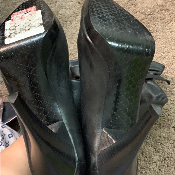 Shoes - Picture 5 of 6